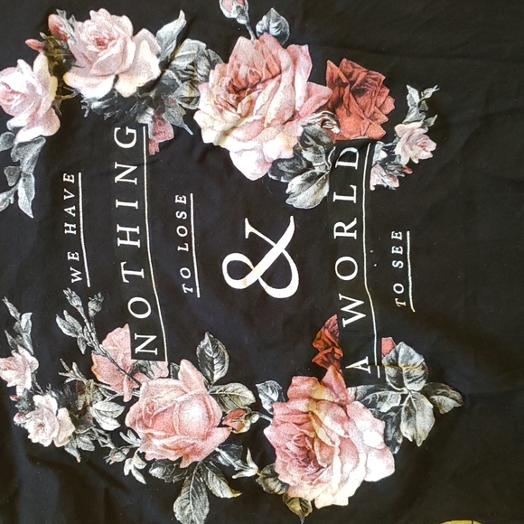 Girls medium short sleeve tee " we have nothing to lose & a world to see" - Picture 2 of 4